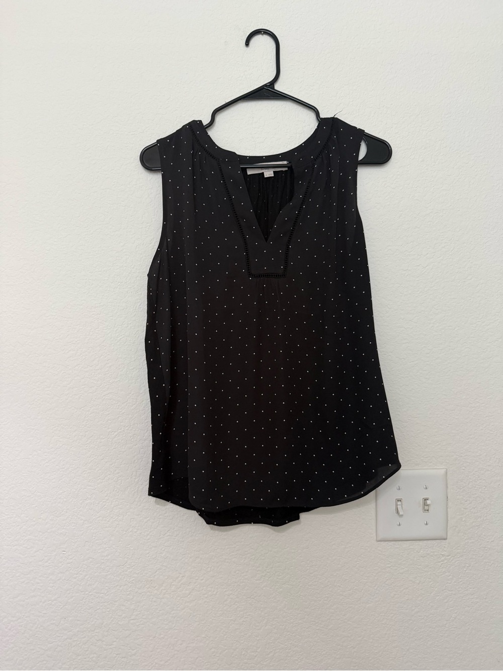 LOFT Black Sleeveless Dot-Print V-Neck Blouse